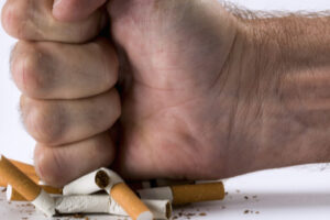فوائد الإقلاع عن التدخين على البشرة وأضراره
